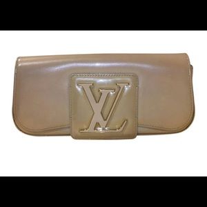 authentic LOUIS VUITTON Vernis Sobe Clutch Beige